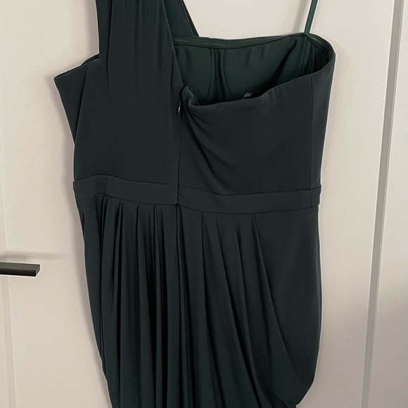 Beautiful dark green dress in excellent condition. - Picture 2 of 6